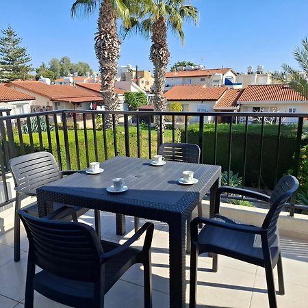 Cyking 2 Bed Apartment With Pool & 10 Min To Beach Paphos Kültér fotó