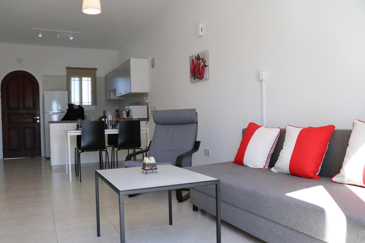 Cyking 2 Bed Apartment With Pool & 10 Min To Beach Paphos Kültér fotó